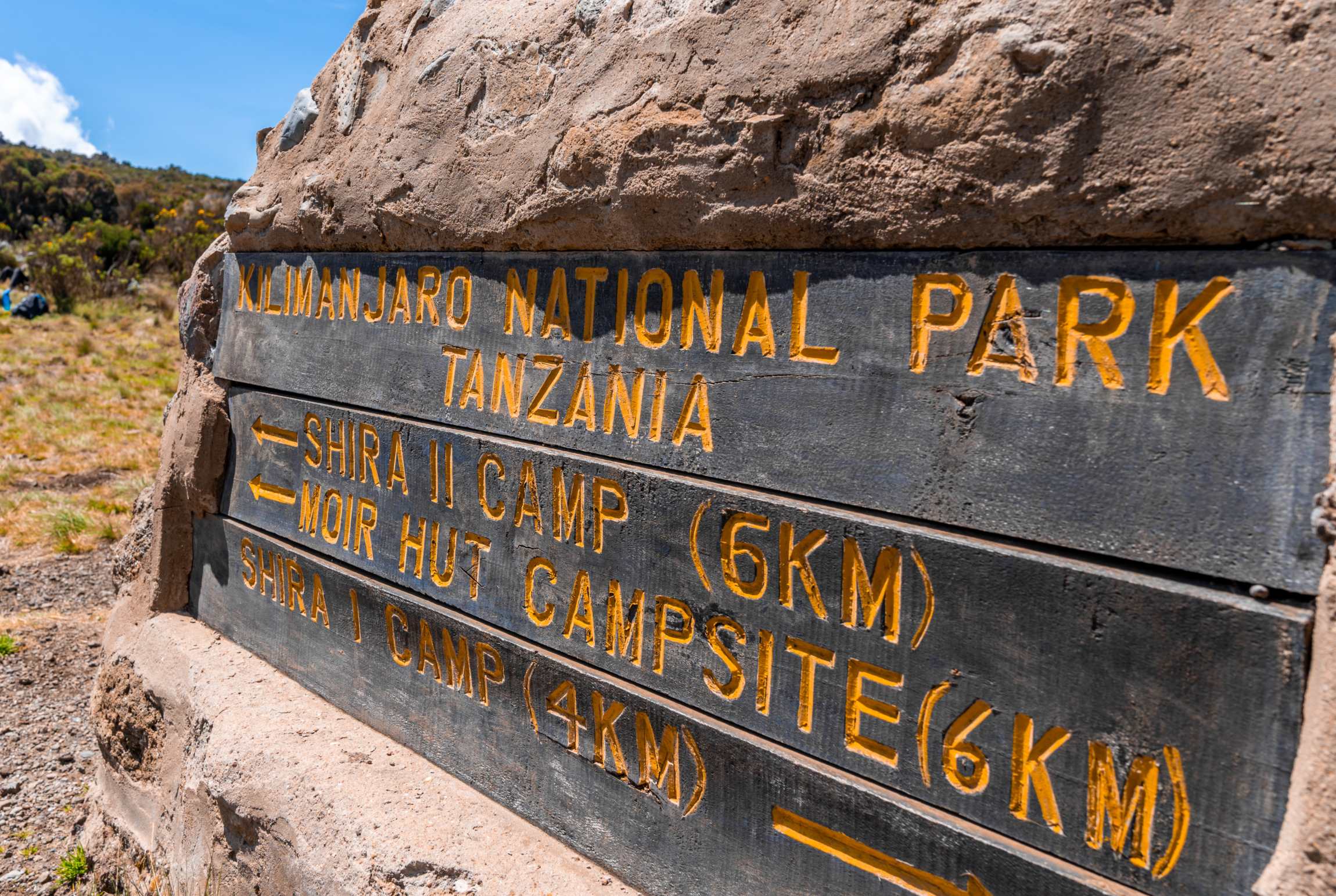 Machame route (2/7) | Machame Camp (2,835 m/9,301 ft) - Shira Camp (3,839 m/12,595 ft)