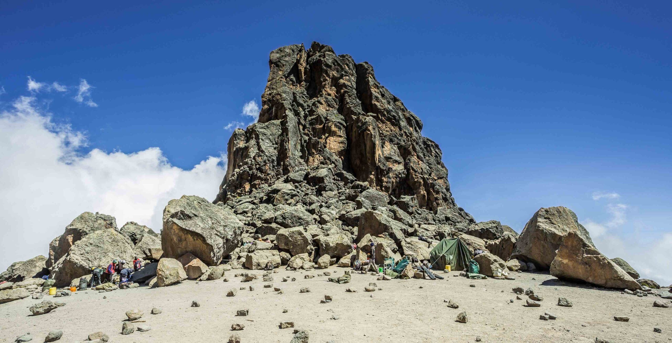 Northern Circuit (4/8) | Lava Tower (4,630 m/15,190) - Buffalo Camp (3,995 m/13,107 ft)